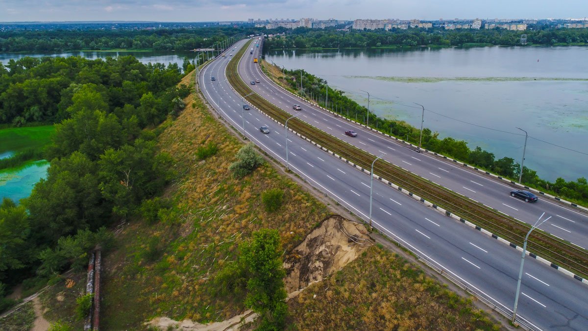 Обвал произошел на центральной части моста со стороны Левого на Правый берег Обвал произошел на центральной части моста со стороны Левого на Правый берег