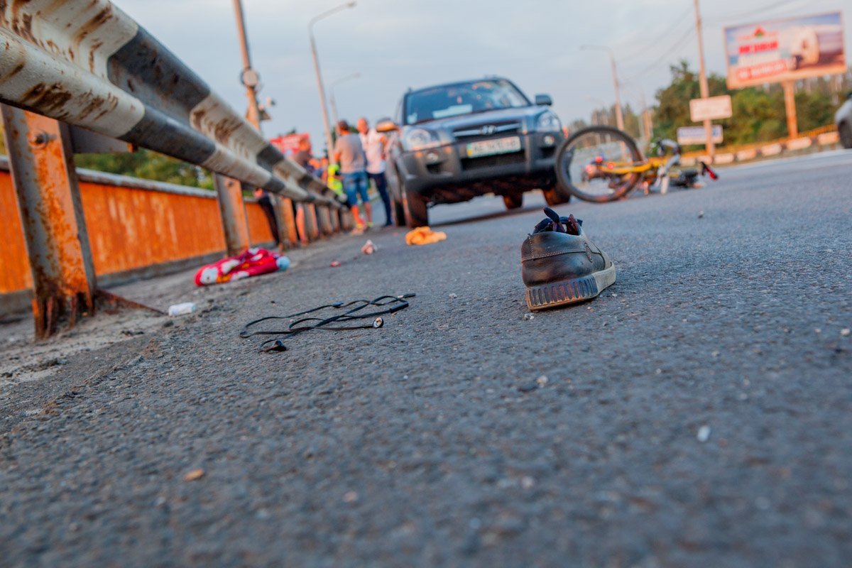 По предварительной информации, велосипедист ехал в наушниках