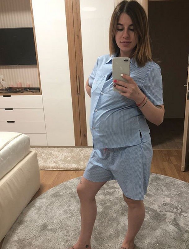 Девушка делится с подписчиками секретами красоты