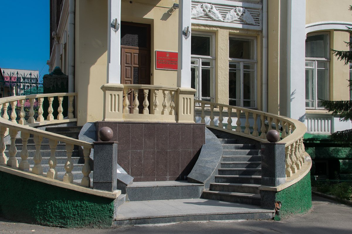 В Екатеринославе владелец дома был глубоко почитаемым человеком, его любили и боялись