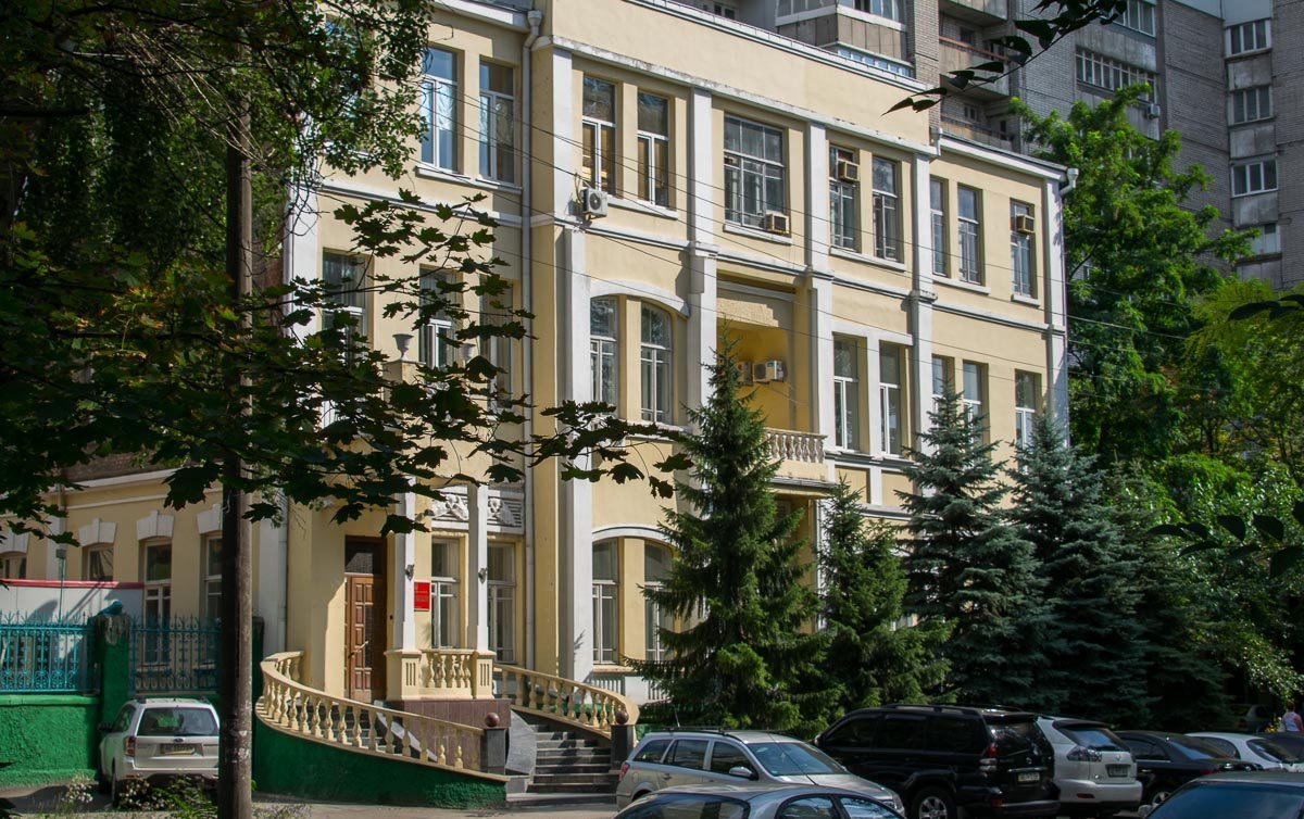 Особняк оброс десятками легенд