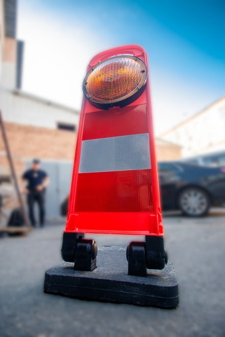 Так выглядят новые знаки для ограждения места ДТП