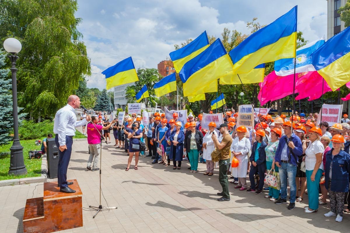 Люди требовали снижения цены на газ для предприятия