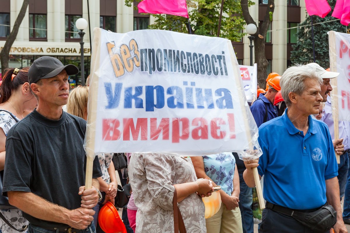 Митингующие передали свои требования депутатам облсовета