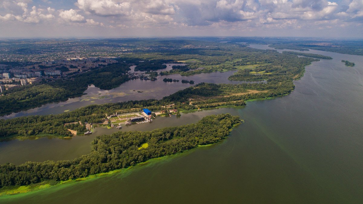 От такого запаха поможет только маска чумного доктора От такого запаха поможет только маска чумного доктора