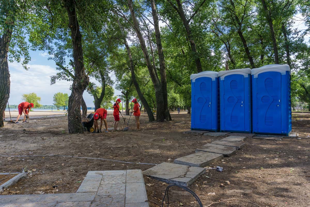 В зоне отдыха находится 5 биотуалетов