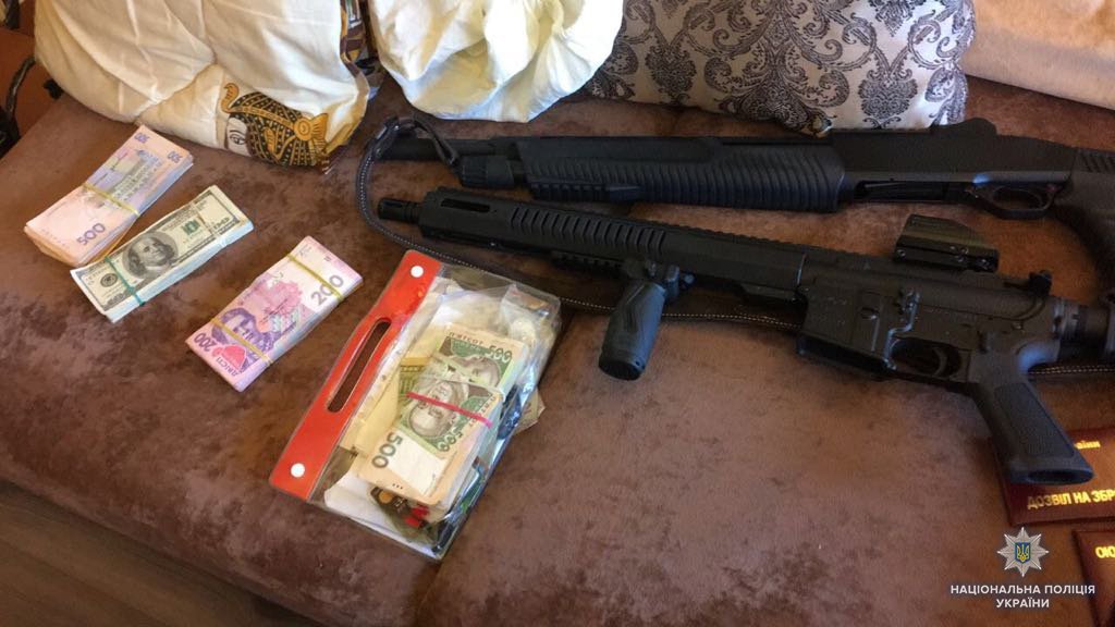 Полицейские нагрянули в студии с обысками Полицейские нагрянули в студии с обысками