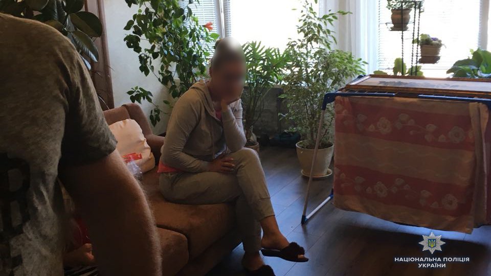 В квартирах также обнаружили сотрудниц нелегальных студий В квартирах также обнаружили сотрудниц нелегальных студий