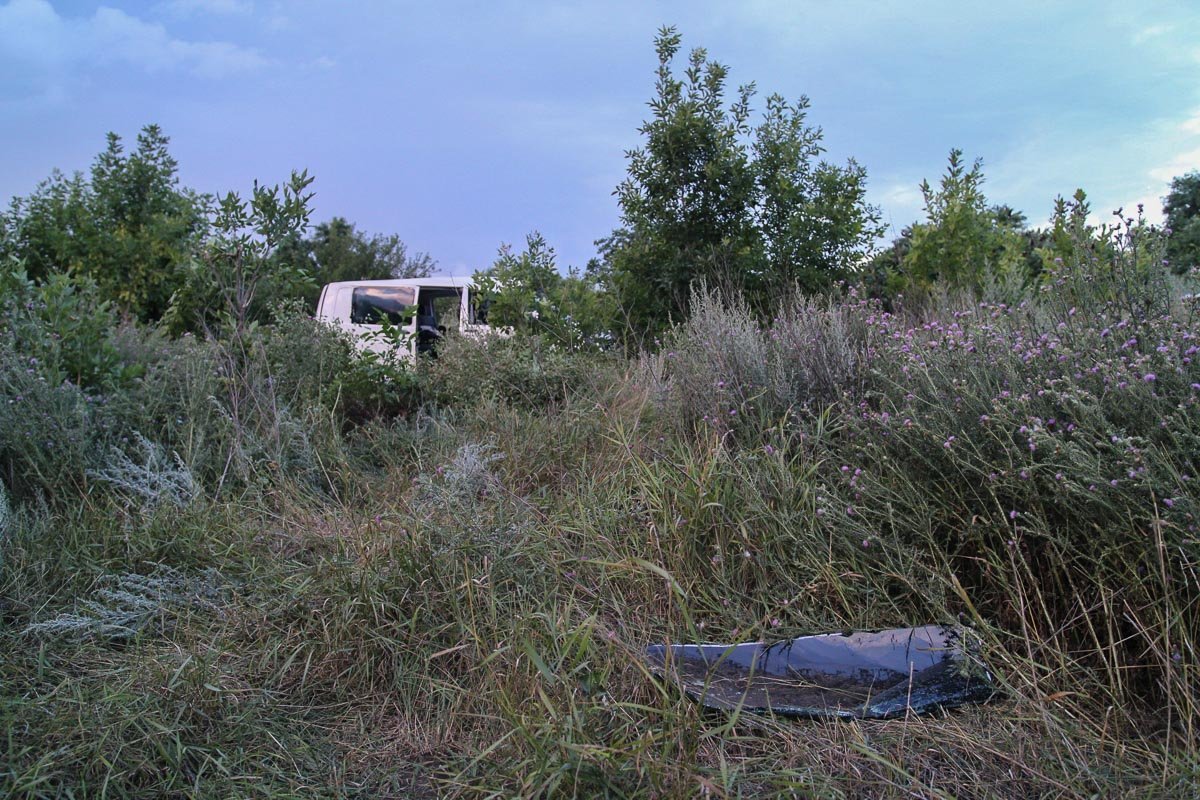 Его занесло на щебне, который лежал на трассе