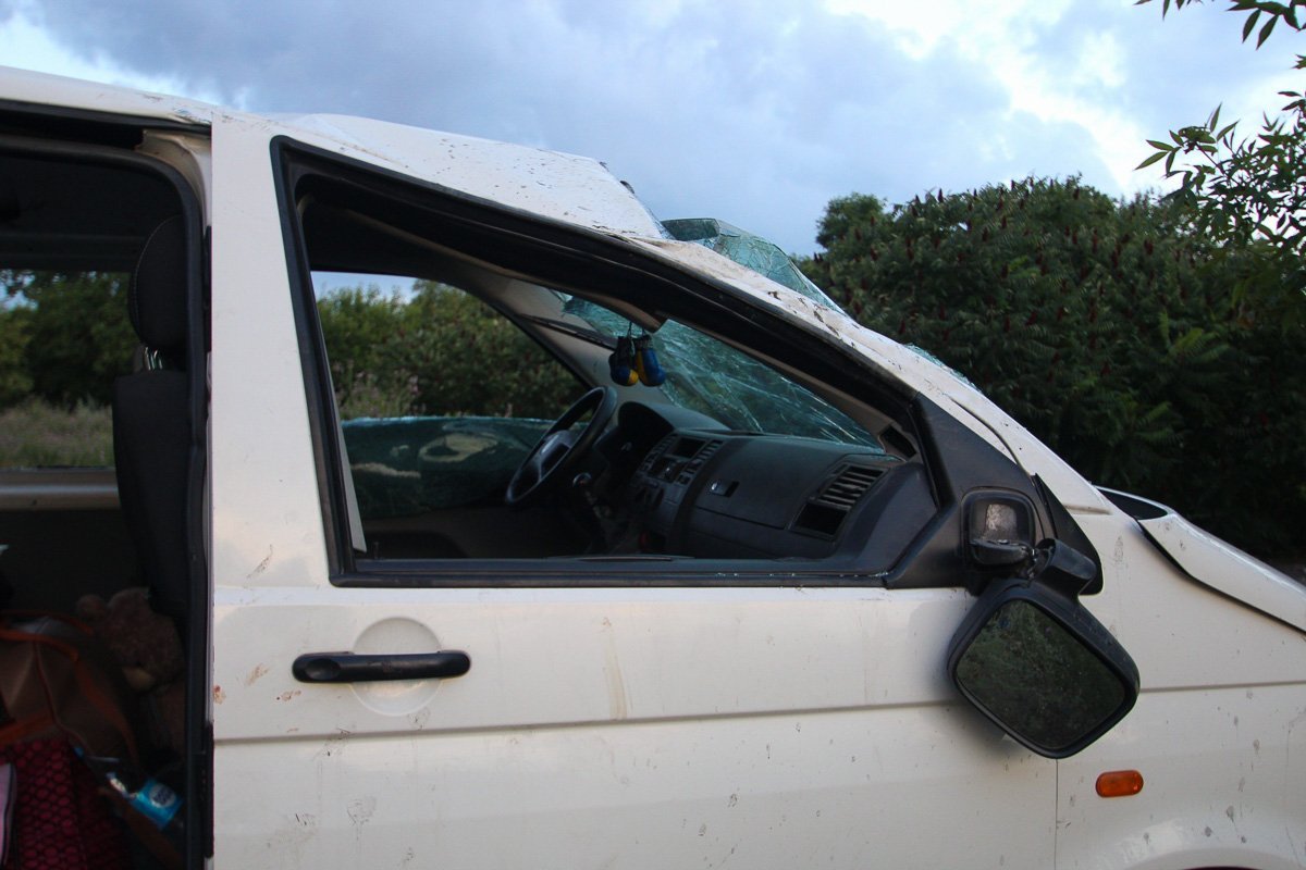 В автомобиле находилось пять человек