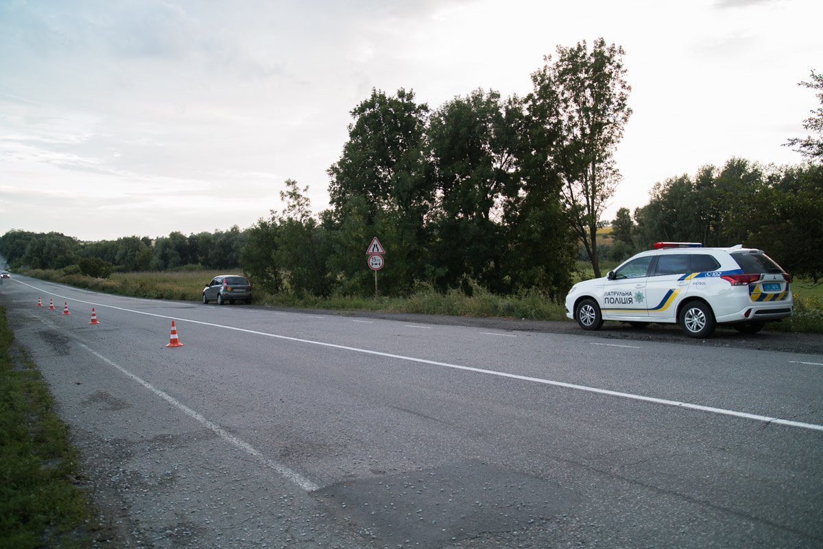 Водителя грузовика, который просыпал щебень, разыскивает полиция