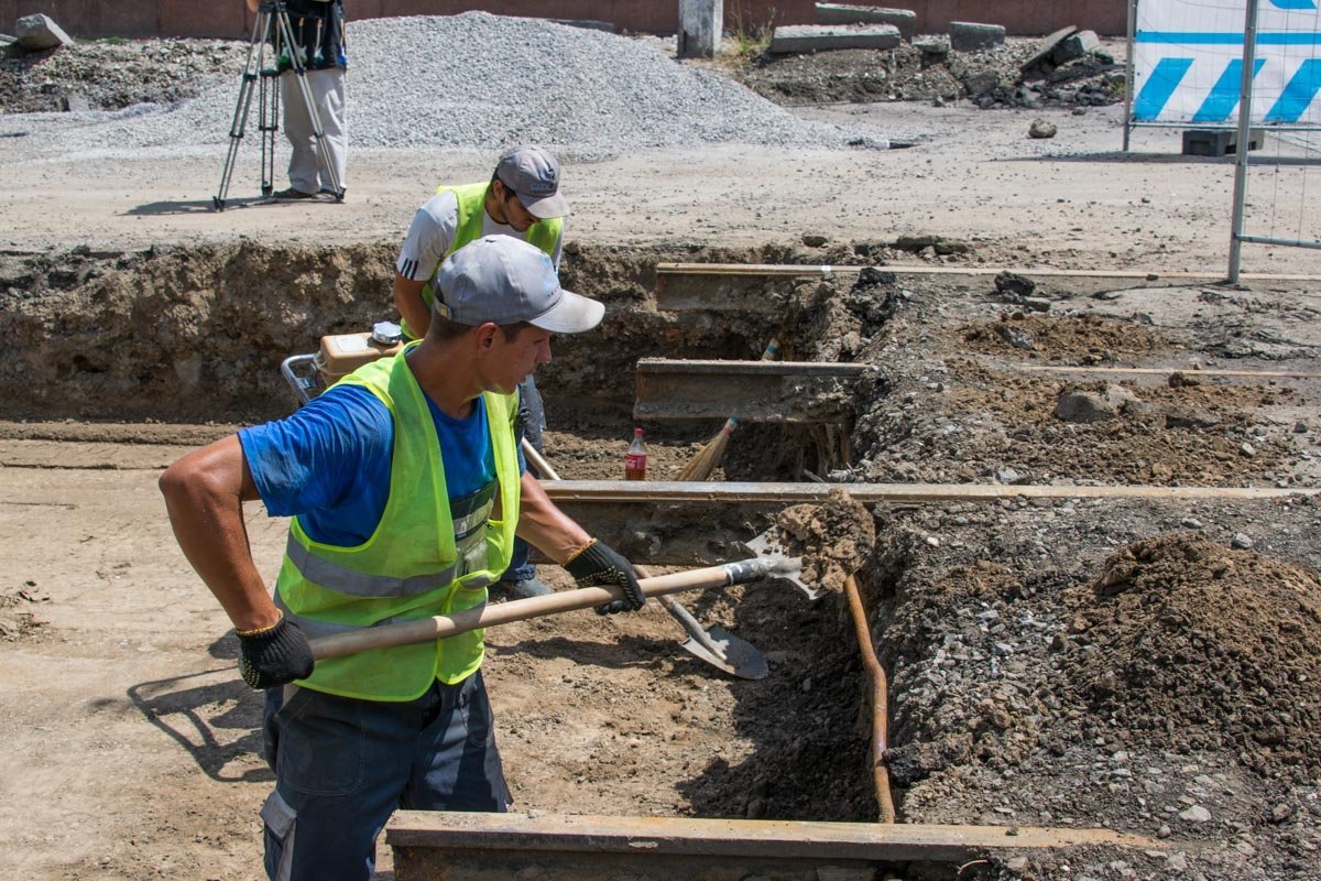 Трамвайные колеи будут находится на уровне асфальта Трамвайные колеи будут находится на уровне асфальта
