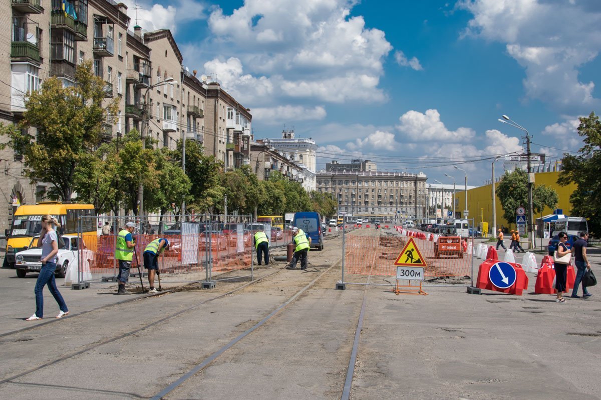 Подрядчики работают круглосуточно и без выходных Подрядчики работают круглосуточно и без выходных