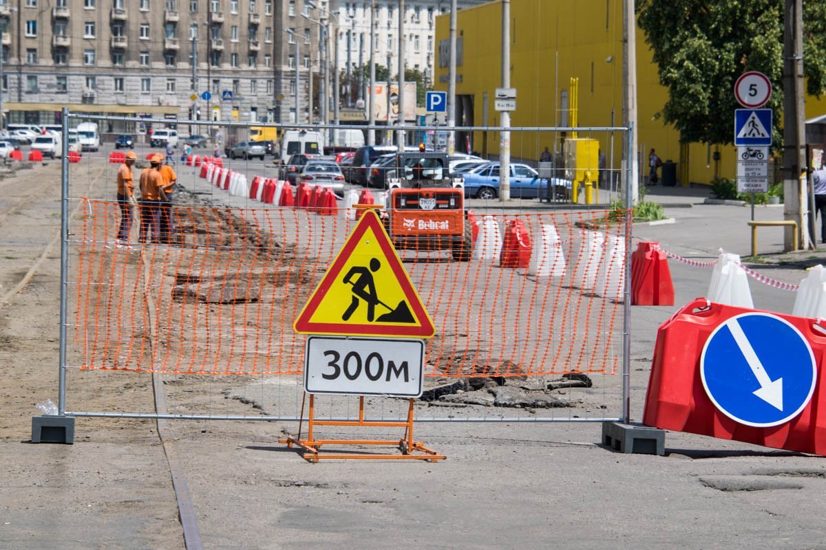 Сейчас проезд по Курчатова частично ограничен Сейчас проезд по Курчатова частично ограничен