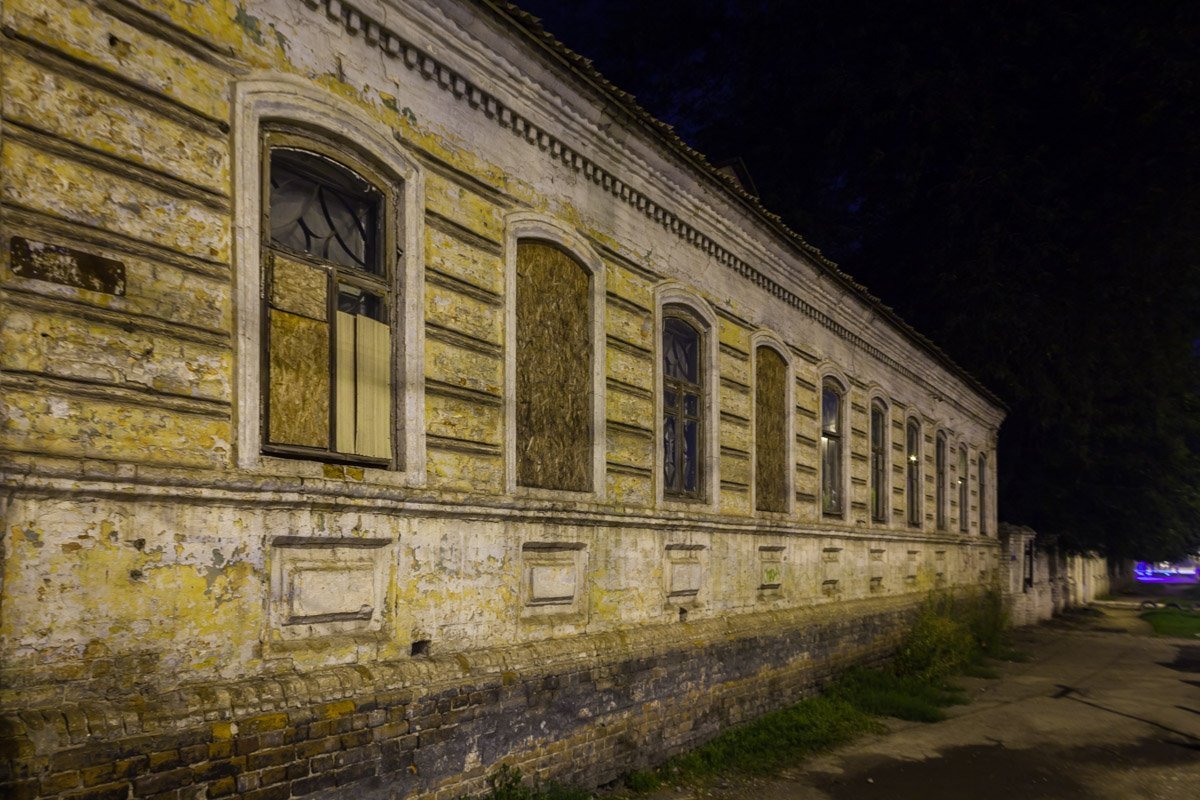 Некоторым зданиям здесь больше 100 лет Некоторым зданиям здесь больше 100 лет