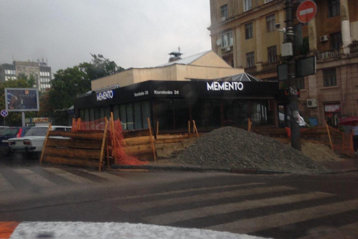 По дорогам текут реки из дождевой воды По дорогам текут реки из дождевой воды