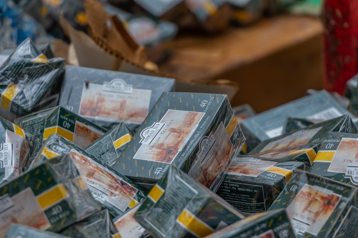 Гора мусора появилась во дворе дома глубокой ночью Гора мусора появилась во дворе дома глубокой ночью