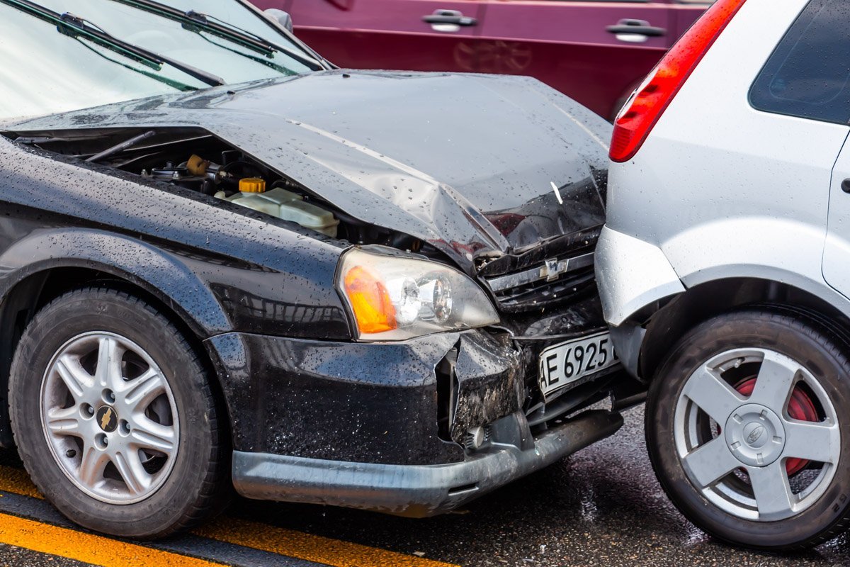 Chevrolet, тот, в свою очередь, въехал в Ford Chevrolet, тот, в свою очередь, въехал в Ford