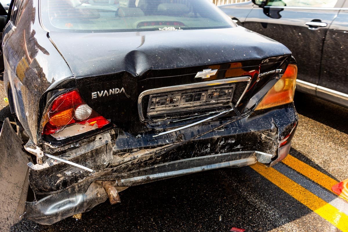 Женщина-водитель Chevrolet ударилась подбородком об руль Женщина-водитель Chevrolet ударилась подбородком об руль