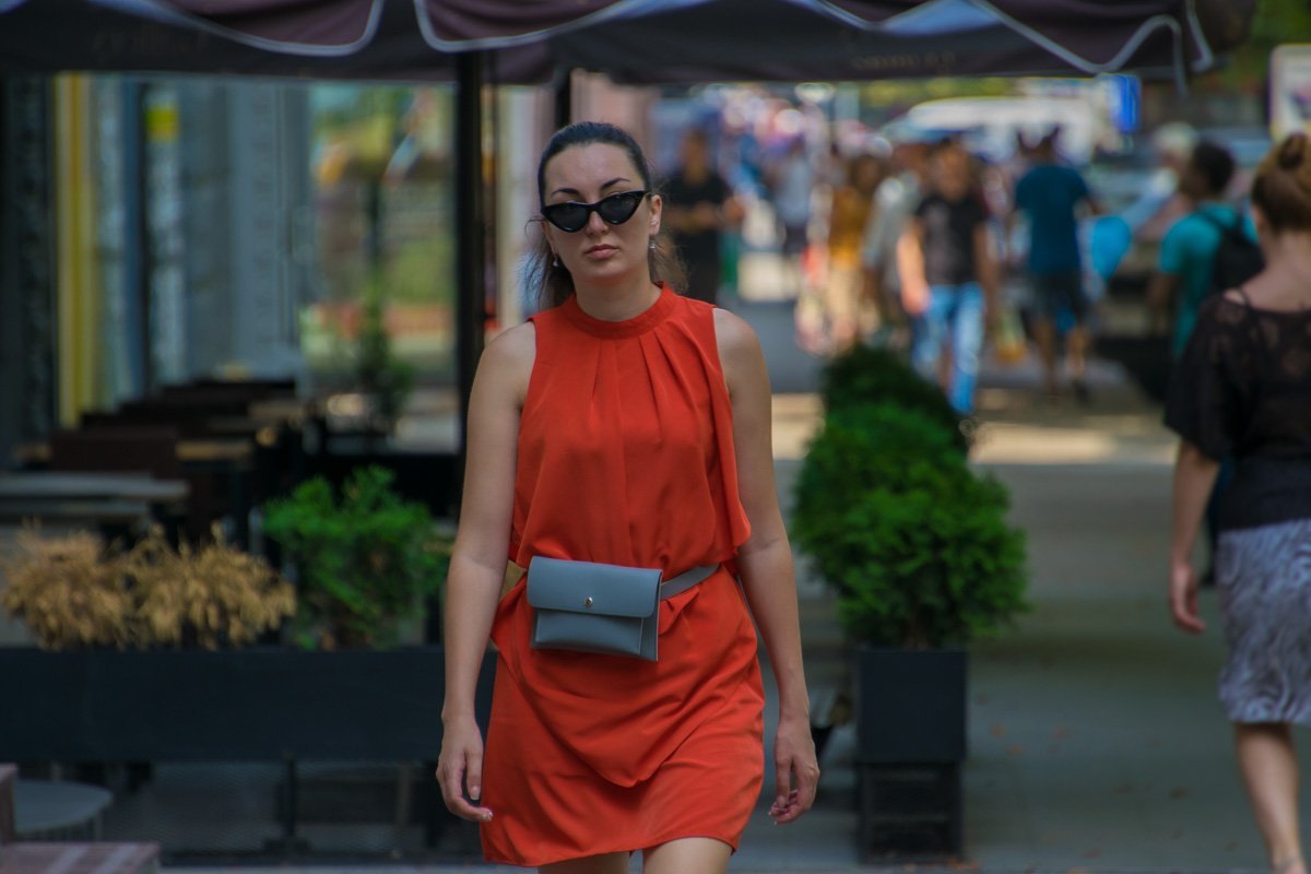 Кстати, узкие очки этим летом в тренде