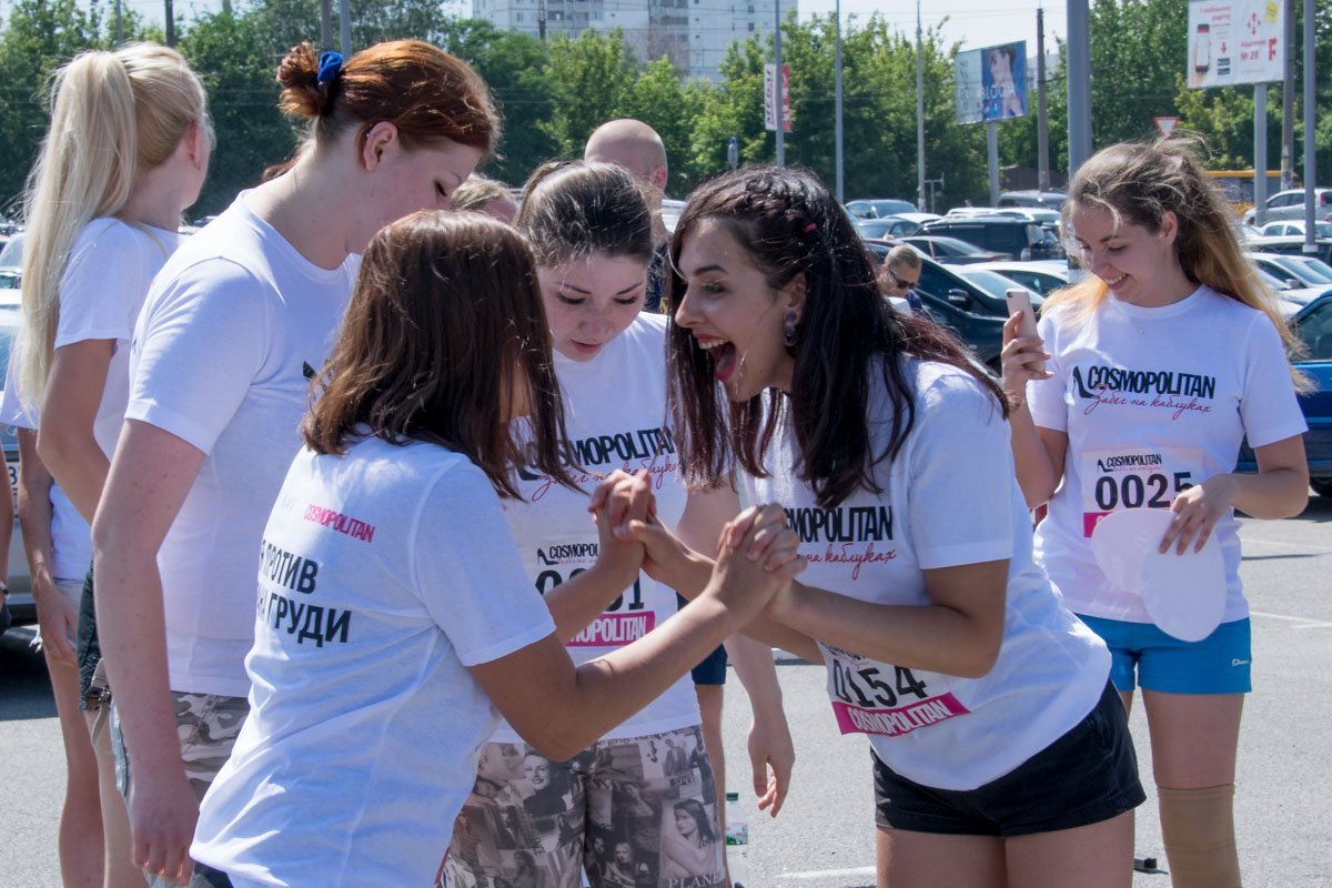 Возле торгово-развлекательного центра царила невероятная атмосфера Возле торгово-развлекательного центра царила невероятная атмосфера