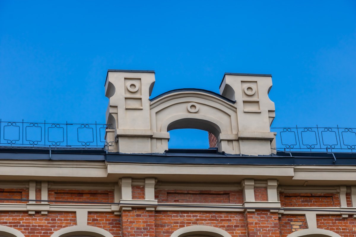 В списке домовладельцев Екатеринослава за 1913-й год строение записано на некого Морозова, данные о котором не сохранились В списке домовладельцев Екатеринослава за 1913-й год строение записано на некого Морозова, данные о котором не сохранились