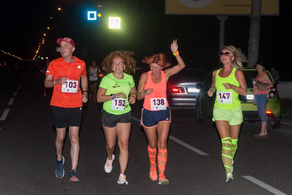 В Днепре прошел ночной забег