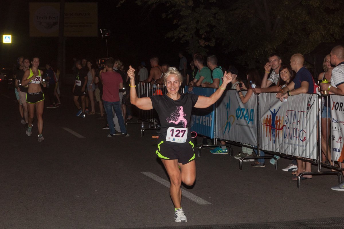 Бегуны приветствовали друг друга