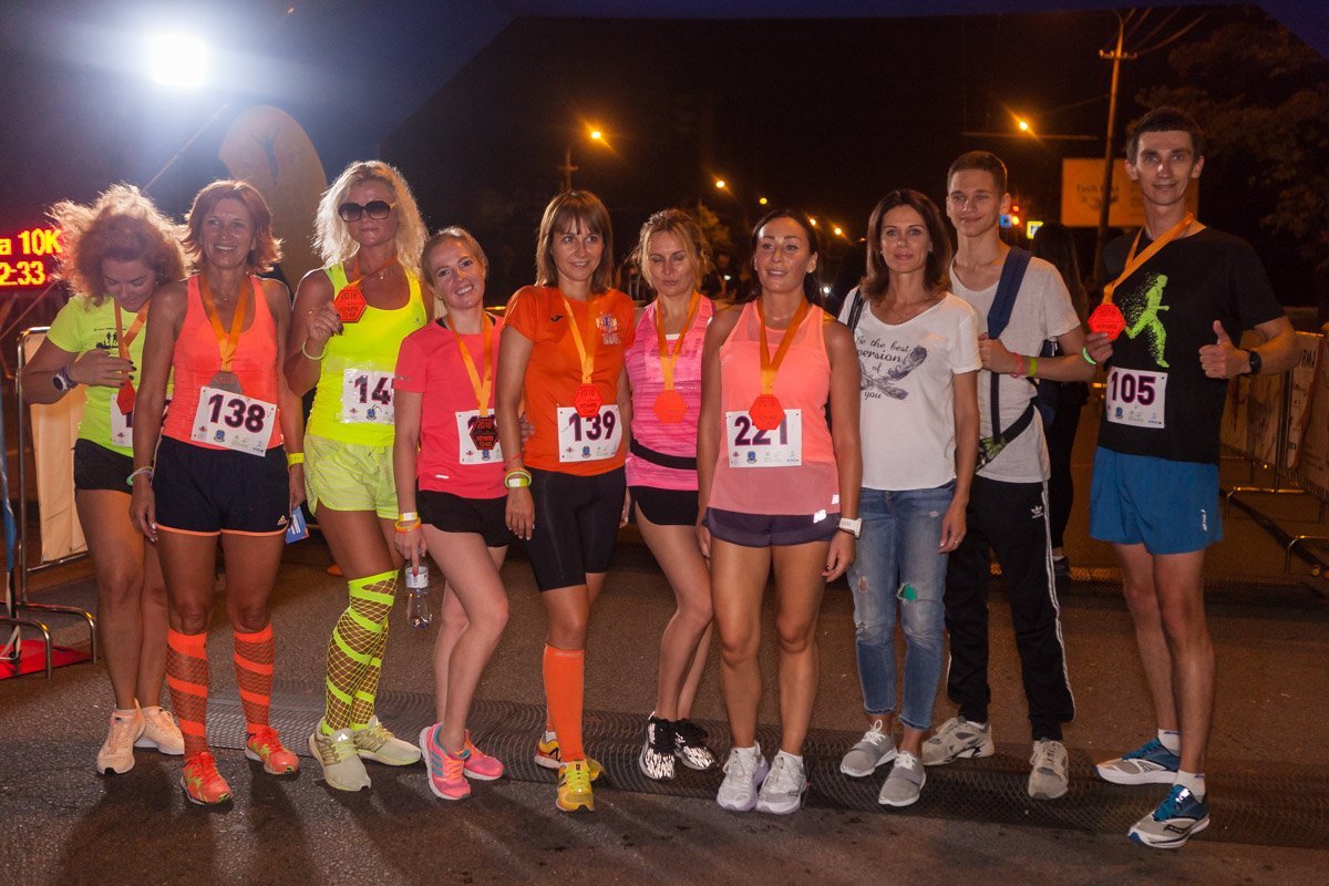 Вместе со всеми 10 км пробежала и жена мэра Марина Филатова