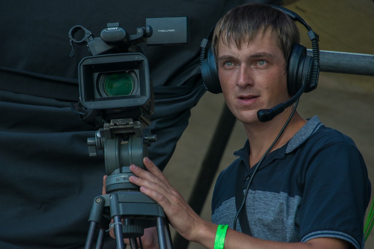 А шо ты думал, только тебе можно всех снимать?