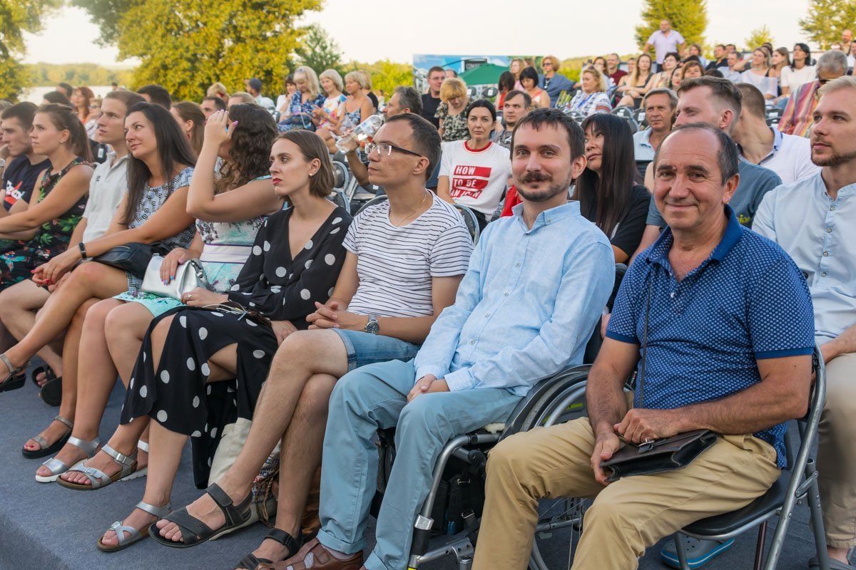 Слушатели также не скрывали улыбок