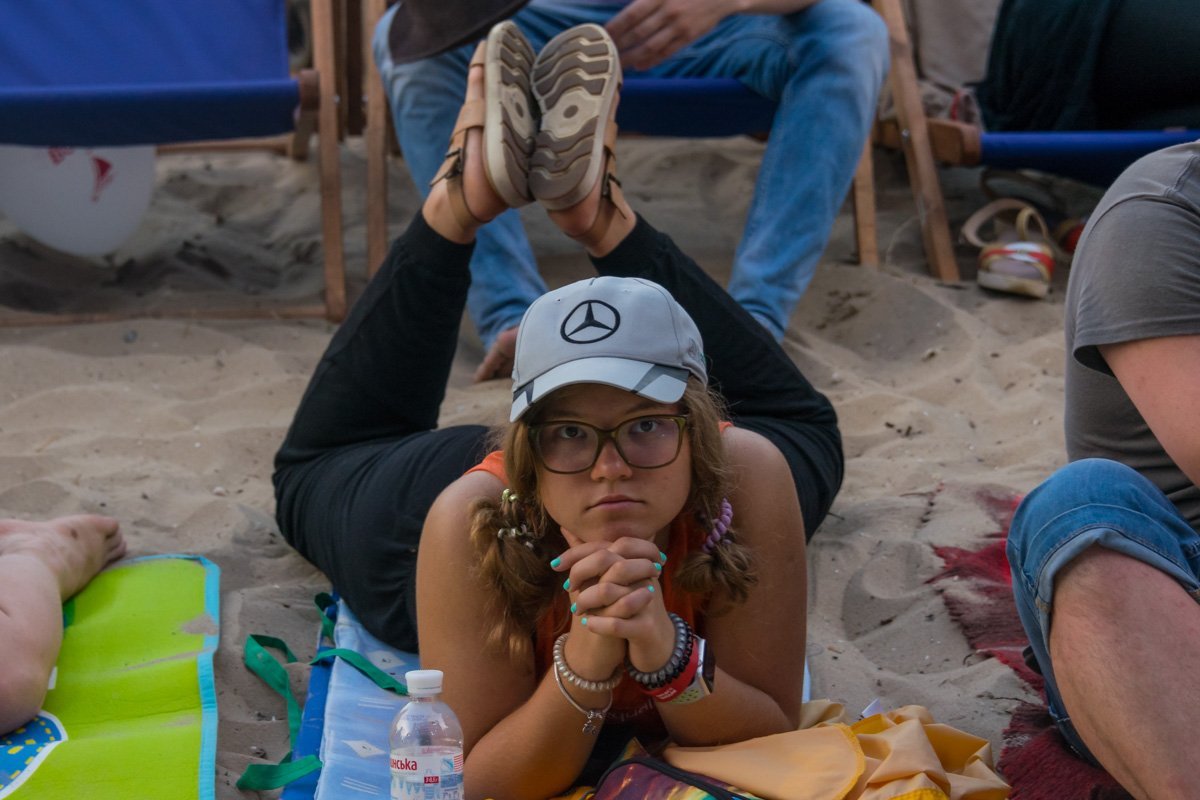 Можно почилиться на песочке