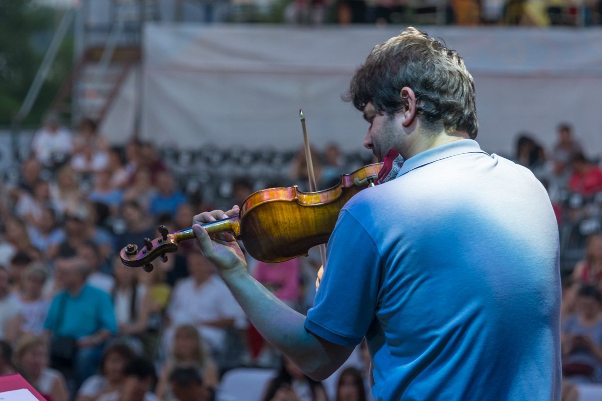 Среди украинских джазовиков можно было встретить трио Павла Сидоренко и группу ДЗЬОБ