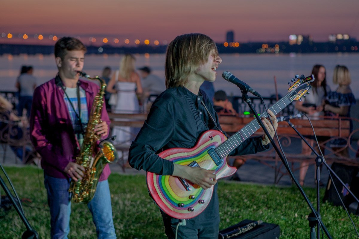 На сцене выступали днепровские легенды джаза и молодые группы