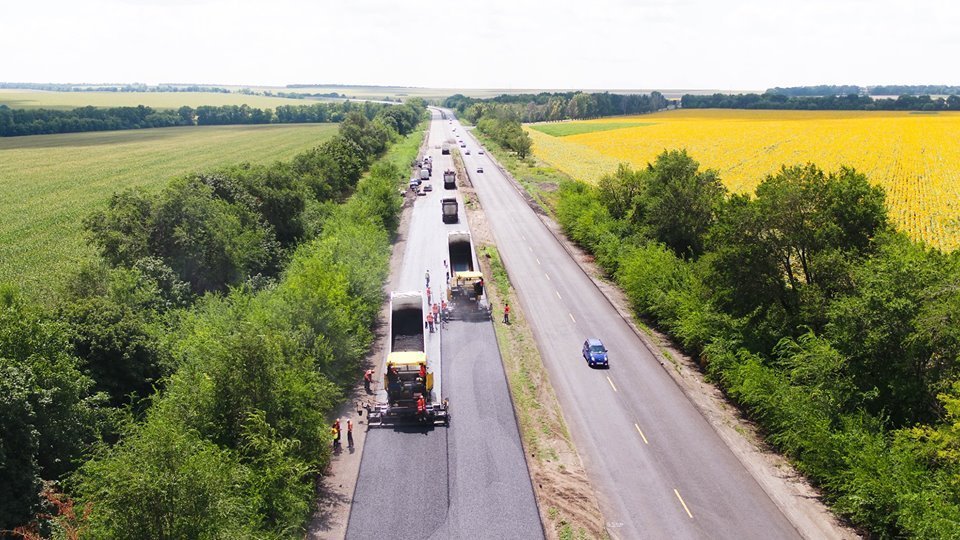 Работы идут даже в воскресенье Работы идут даже в воскресенье