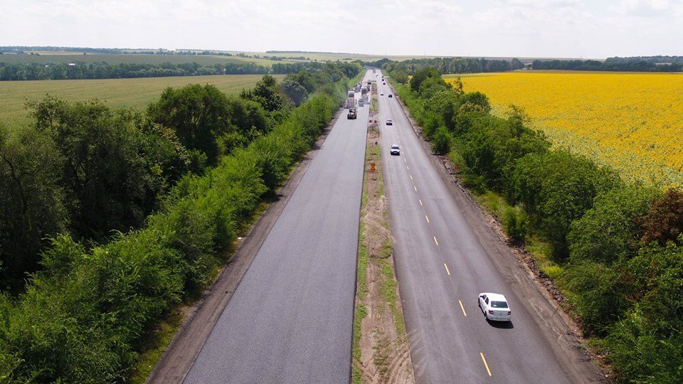 Движение автомобилей осуществляется по одной стороне Движение автомобилей осуществляется по одной стороне