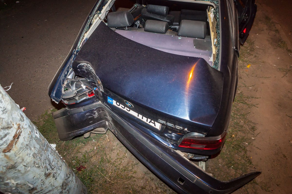 Она остановился ударившись в столб