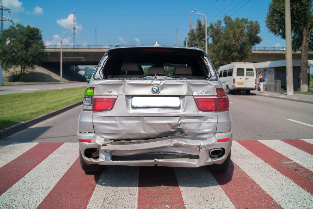 Повреждения BMW