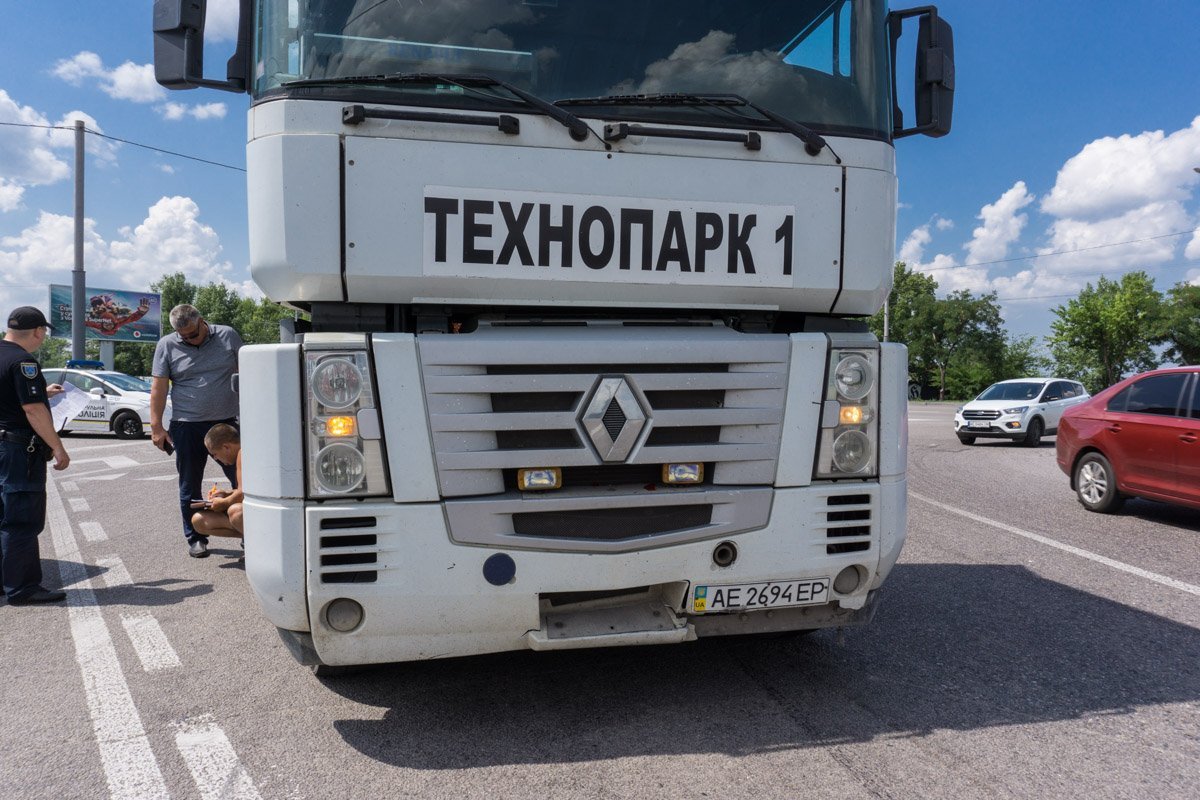 Грузовик отделался царапинами Грузовик отделался царапинами