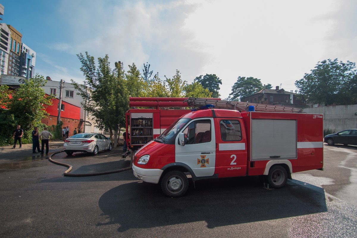 На месте было два экипажа ГСЧС