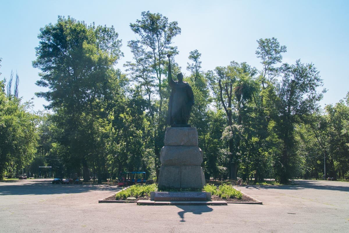 За чистотой в парке Богдана Хмельницкого следят