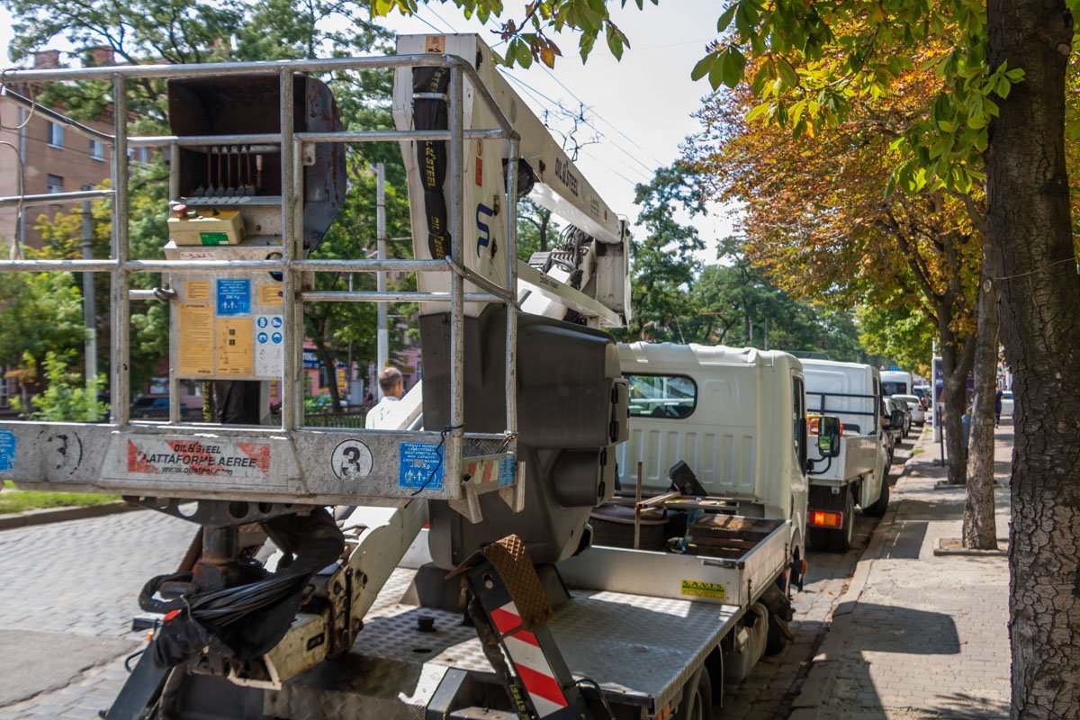 24 июля сотрудники КП "Земград" приехали на проспект Дмитрия Яворницкого, 100 24 июля сотрудники КП "Земград" приехали на проспект Дмитрия Яворницкого, 100