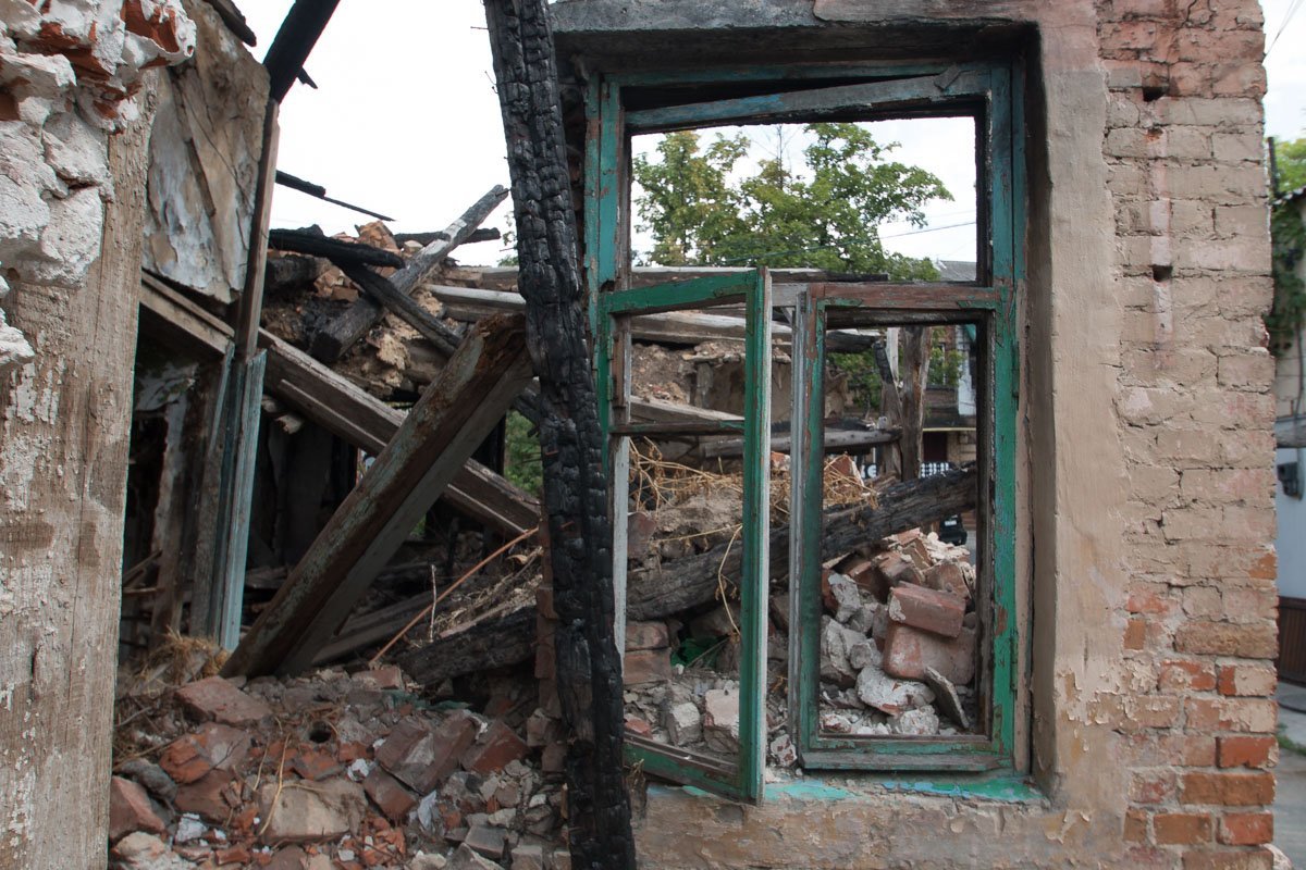 Здесь давно уже никто не живет Здесь давно уже никто не живет