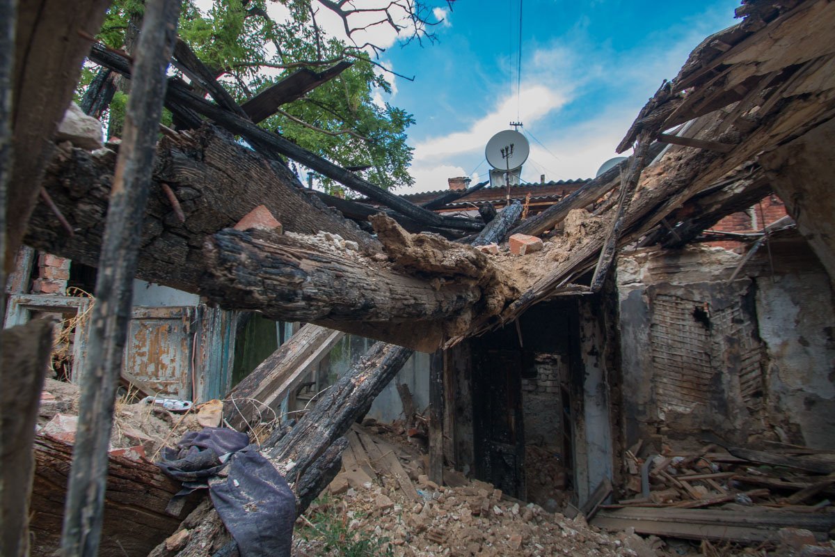 Местные жители мечтают о том, чтобы этого монстра наконец снесли Местные жители мечтают о том, чтобы этого монстра наконец снесли