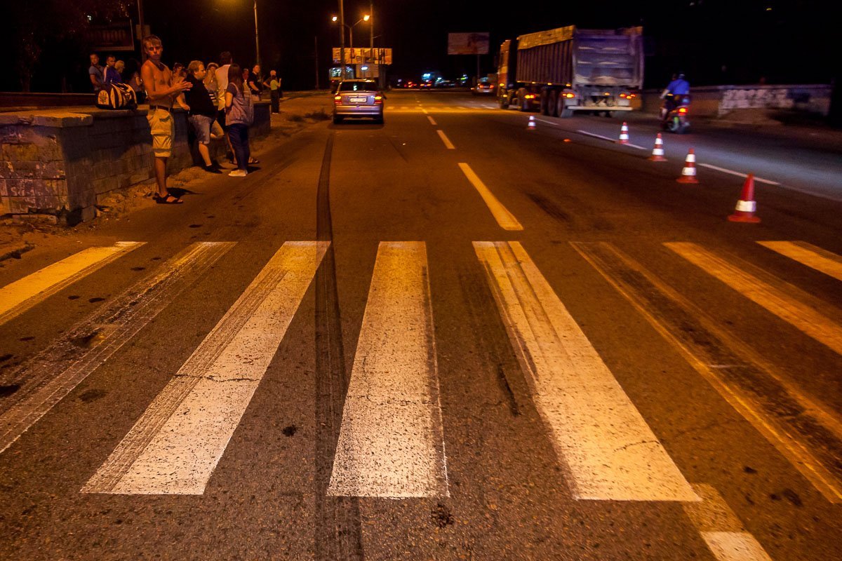 Автомобиль Opel сбил 46-летнего мужчину 