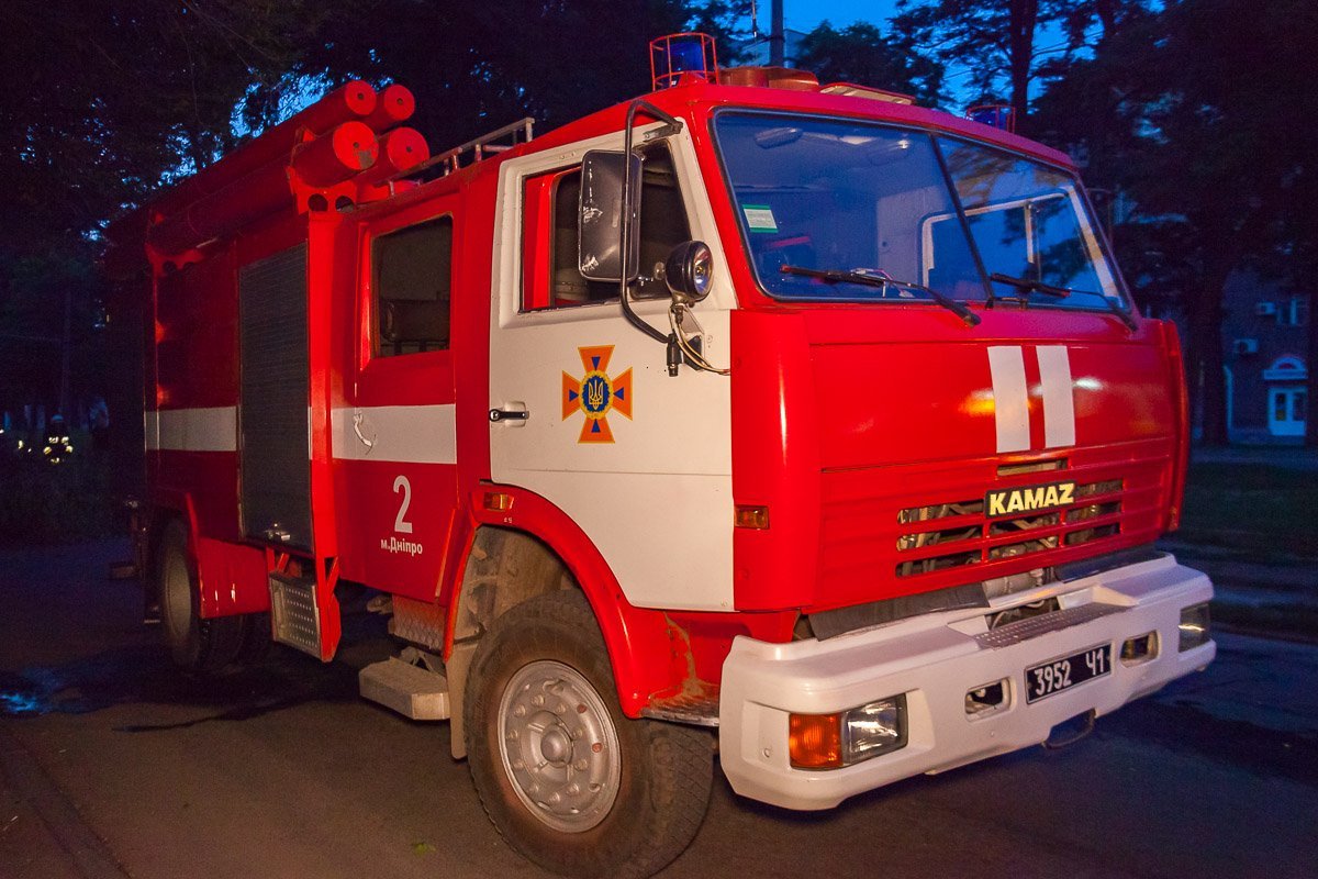 Для "очистки" проводов привлекли спасателей 2 пожарно-спасательной части  Для "очистки" проводов привлекли спасателей 2 пожарно-спасательной части