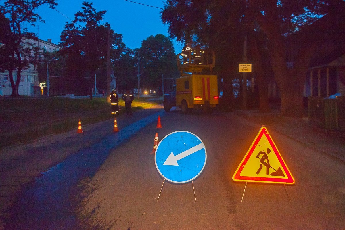 На время проведения работ территорию оградили На время проведения работ территорию оградили