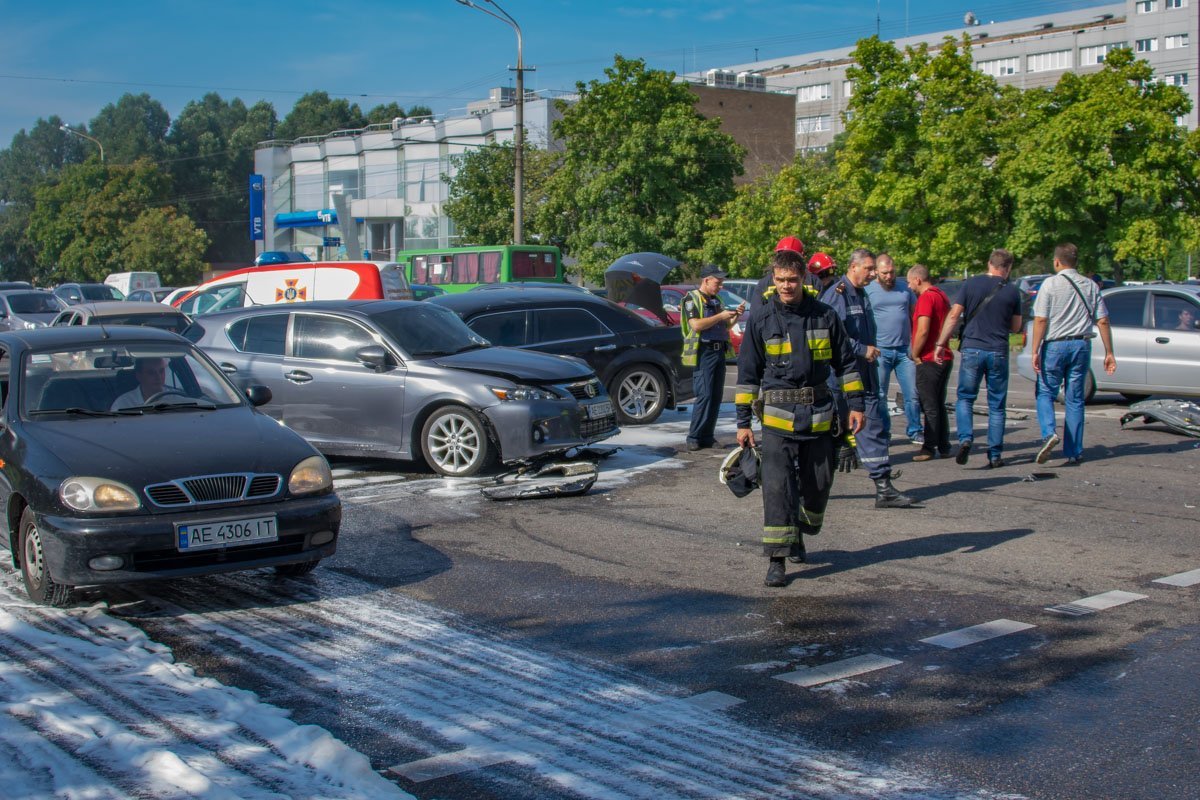 По информации от полиции, Chrysler двигался на зеленый сигнал светофора с центра в направлении жилмассива Победа По информации от полиции, Chrysler двигался на зеленый сигнал светофора с центра в направлении жилмассива Победа