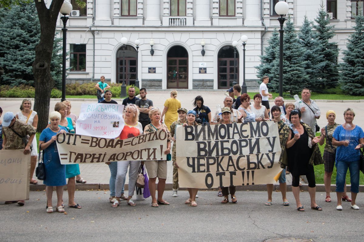 Воды в Черкасском нет из-за постоянных порывов водопровода, так как он находится в плачевном состоянии