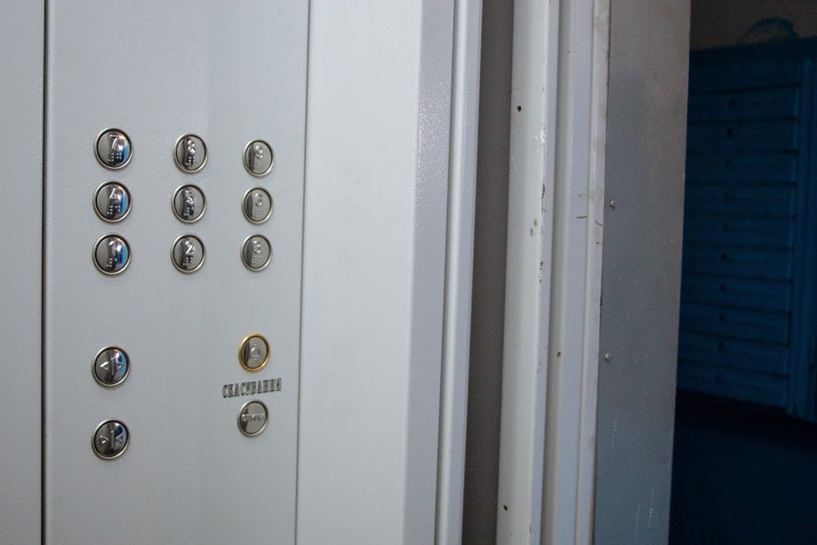 В Днепре продолжается капитальный ремонт кровель и лифтов в многоэтажках